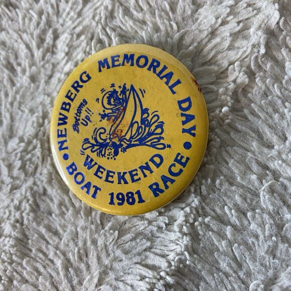 Vintage Newberg Memorial‎ Day Boat Race Button Pin 1981 Bottoms Up Yellow - Picture 2 of 8